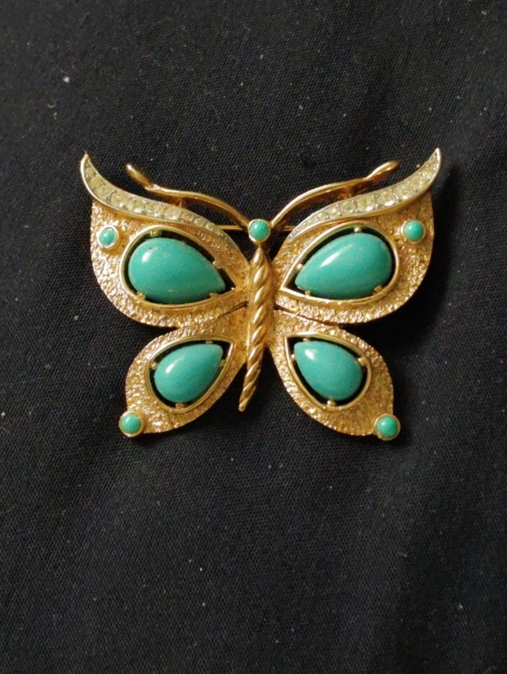✓SOLD Elegant gold-tone Trifari butterfly brooch /w vibrantturquoisecabochon